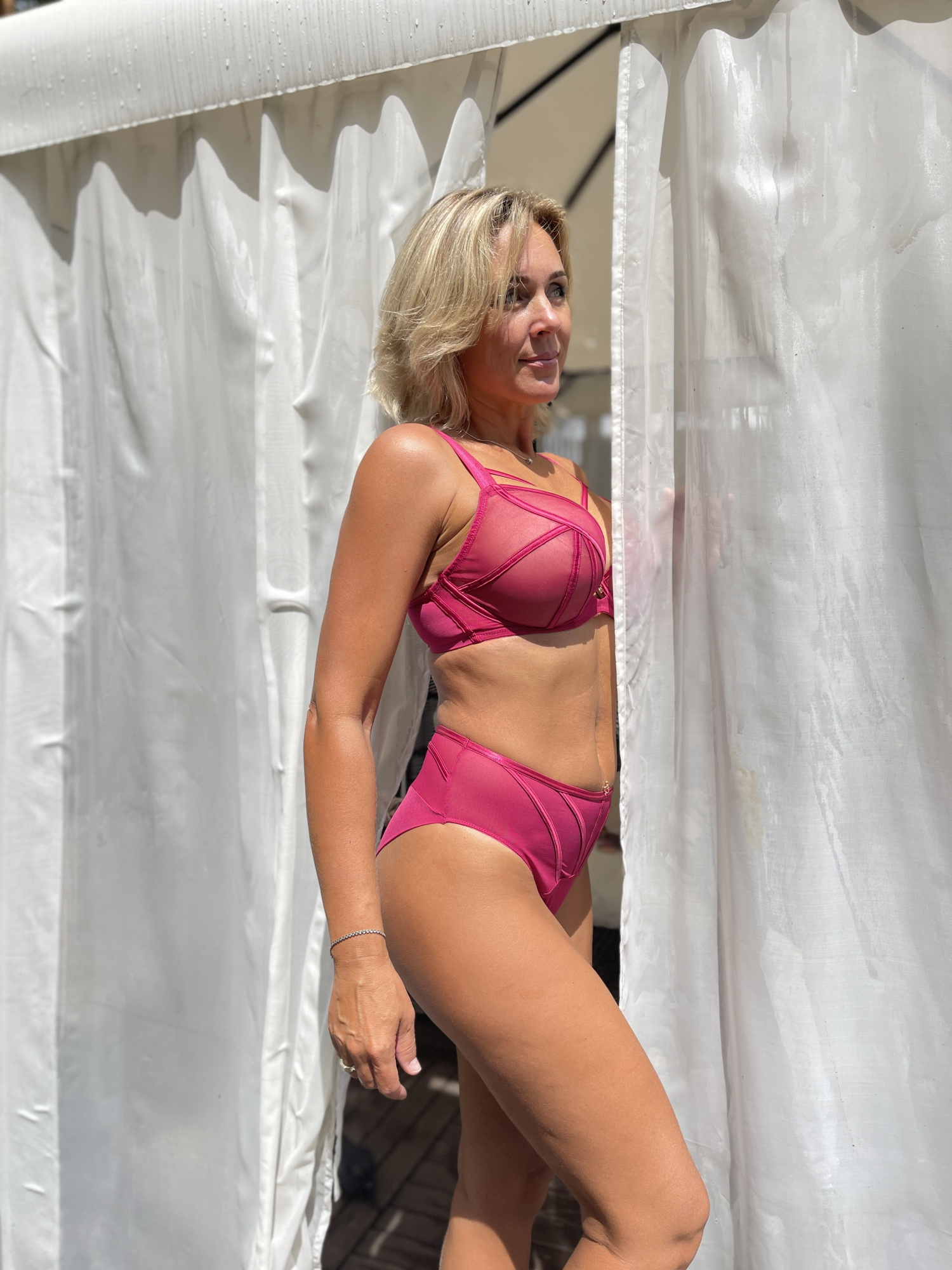 Senses Plunge Bra (Cherry, 80F)